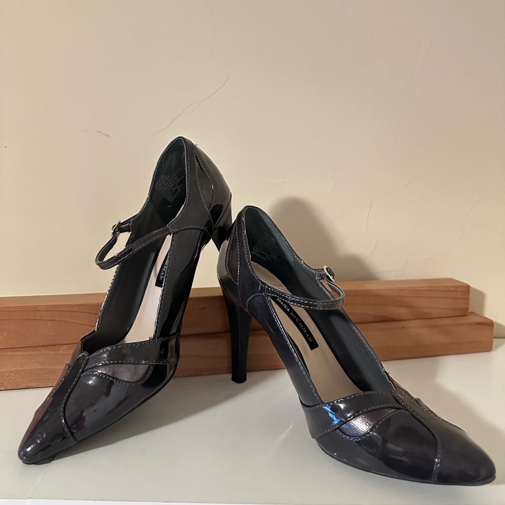 Dana Buchman gray pleather heels size 8